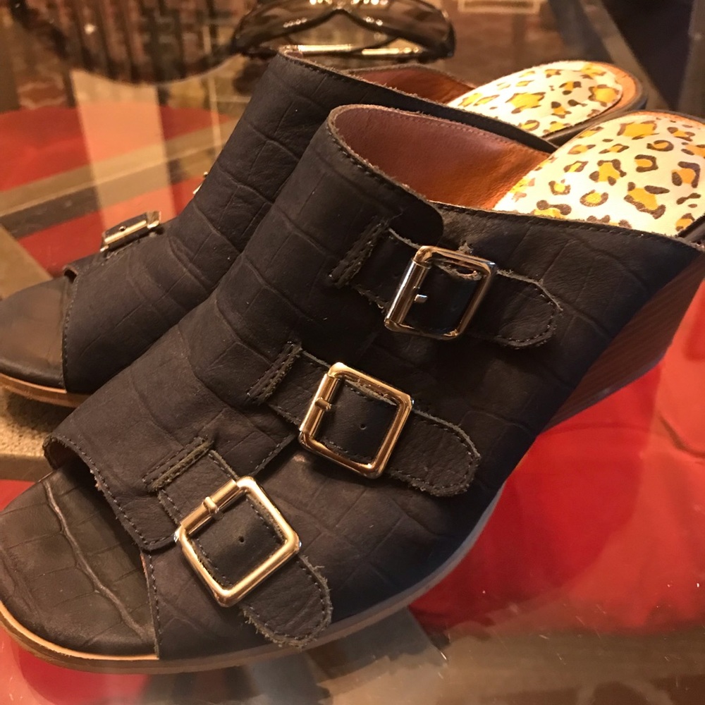 Blue suede buckle slides - Picture 2 of 3